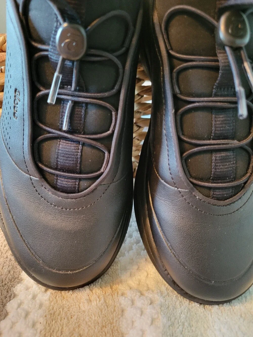 Clove Prima Women's All Black Bungee Athletic Shoe Women's Size 7.5